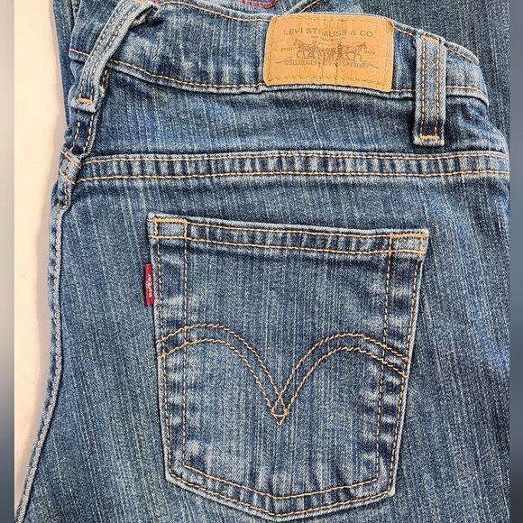Levi's 550 Relaxed Boot Cut Size 6 Short - Picture 2 of 9